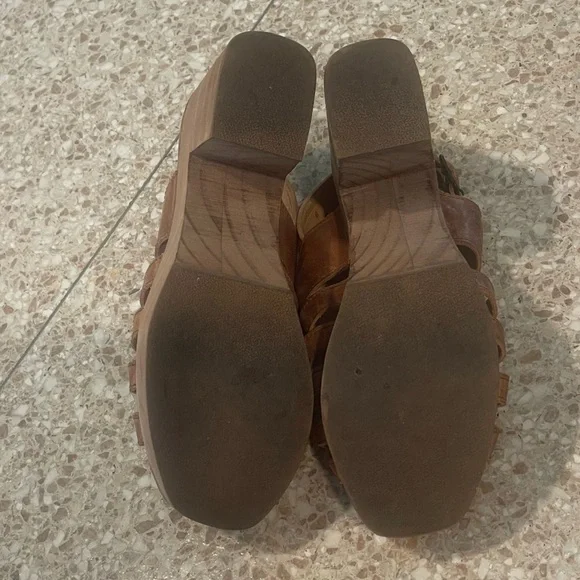 BedStu Women's Tan Platform Sandals - Picture 5 of 5